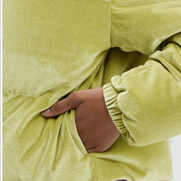 Fabletics - Wander Velour Puffer
Jacket - 1X (16-18) - Golden Leaf Green - Picture 6 of 10